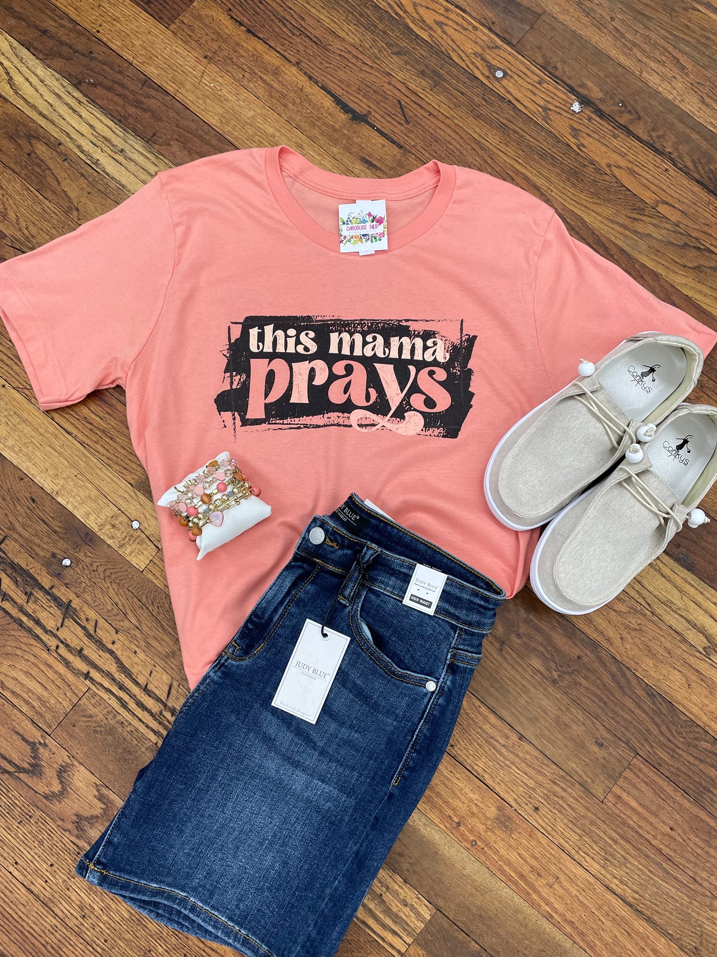 This Mama Prays Tee